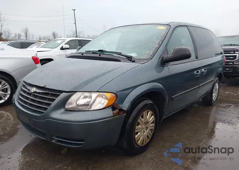 2005 Chrysler Town & Country z USA, uszkodzony, nr VIN 1C4GP45RX5B270356
